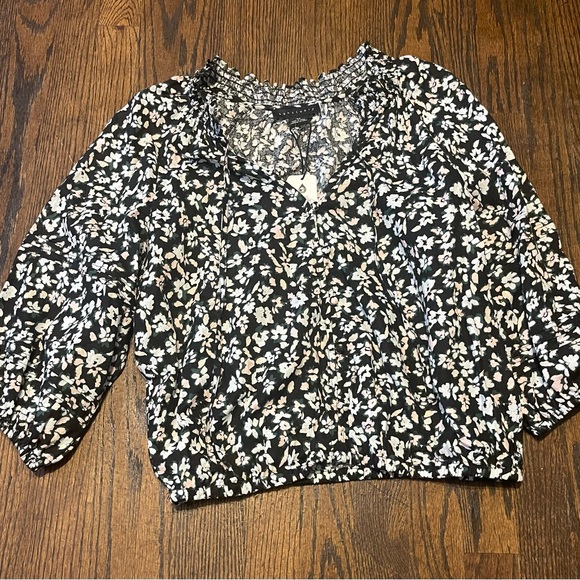 Chic sanctuary Black and White 🤍💎🌷Floral Blouse - Picture 12 of 14